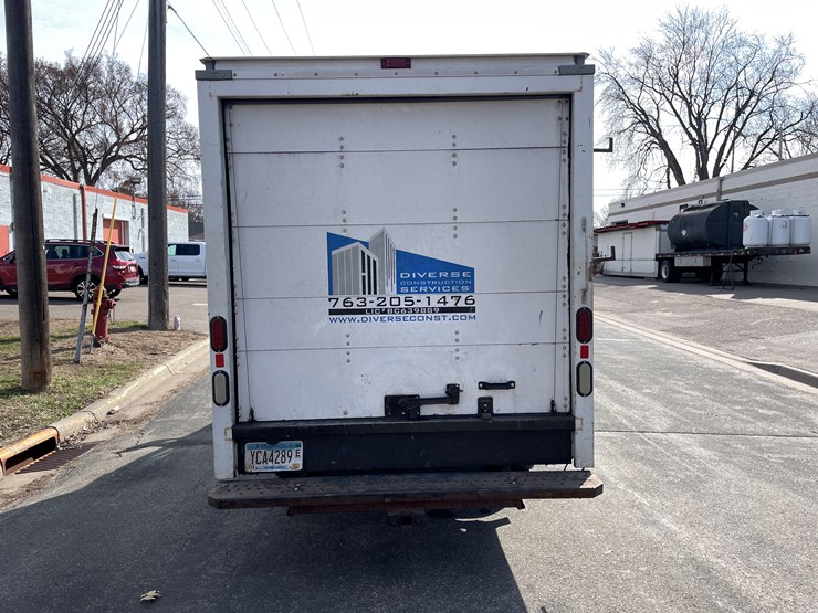 2014-ford-e350-image-4