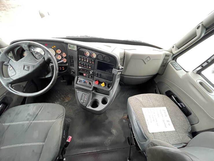 #230-•-2016-international-semi-tractor-(has-wi-title)-(denmark,-wi)-image-49