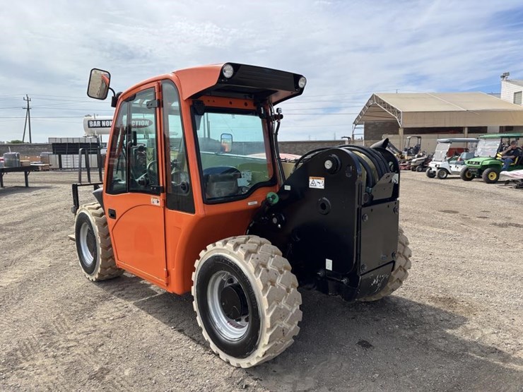 2017-jlg-g5-18a-image-4