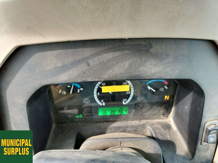 2014-john-deere-6115d-image-8