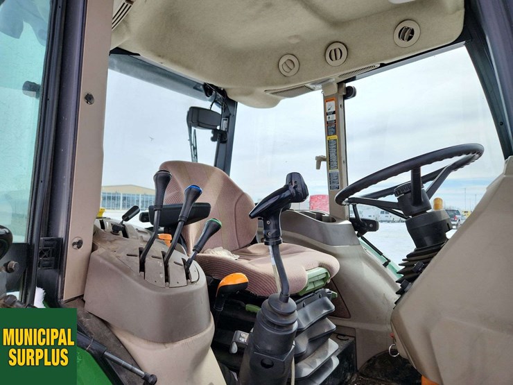 2014-john-deere-6115d-image-22