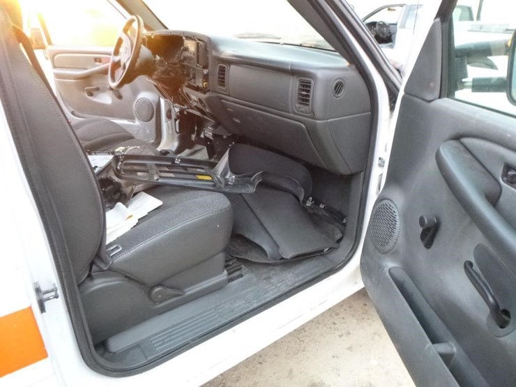 2003-chevrolet-2500-image-14