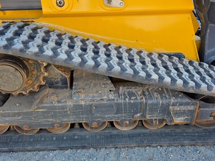 2023-deere-331g-image-11