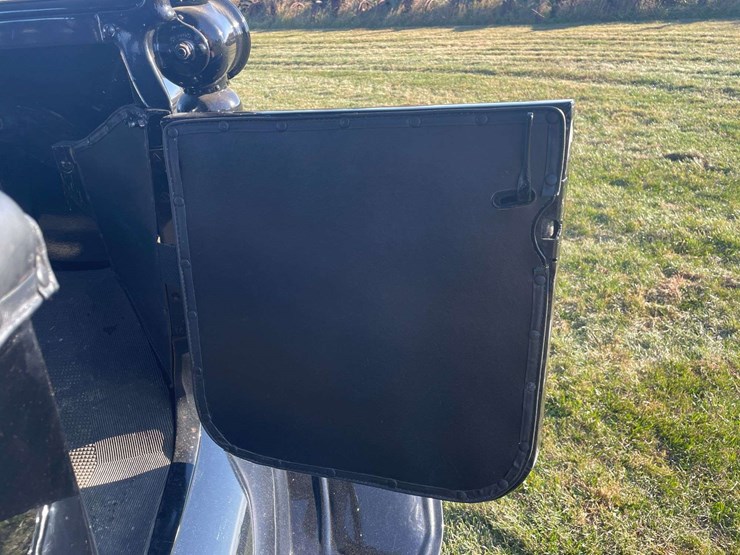 1917-model-t-touring-image-68