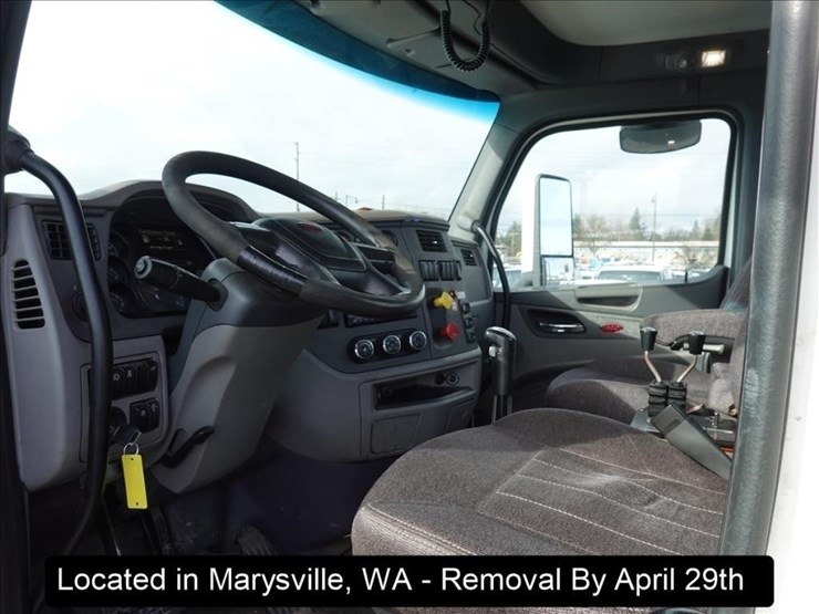 2015-peterbilt-567-image-19