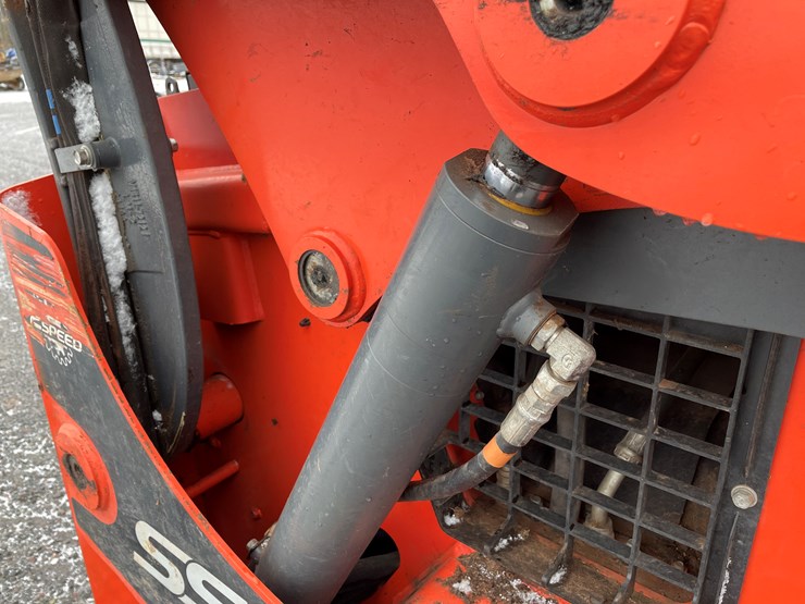 2022-kubota-ssv75-image-26