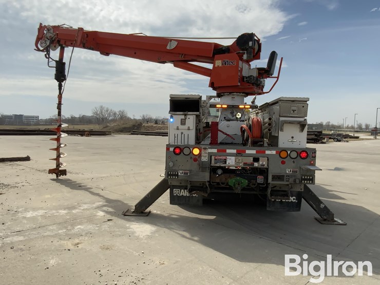 2014-freightliner-m2-106-image-6