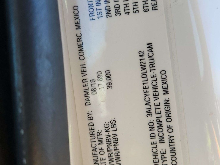 2020-freightliner-m2-106-image-6