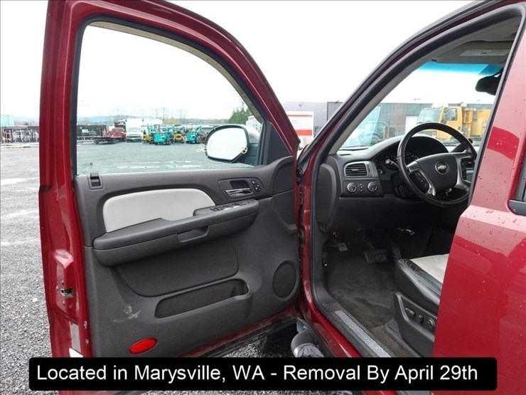 2007-chevrolet-suburban-image-7