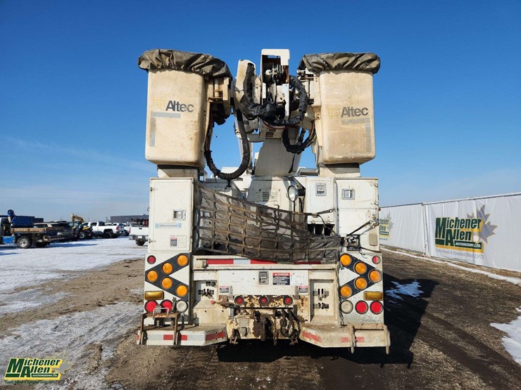 2004-freightliner-fl80-image-7