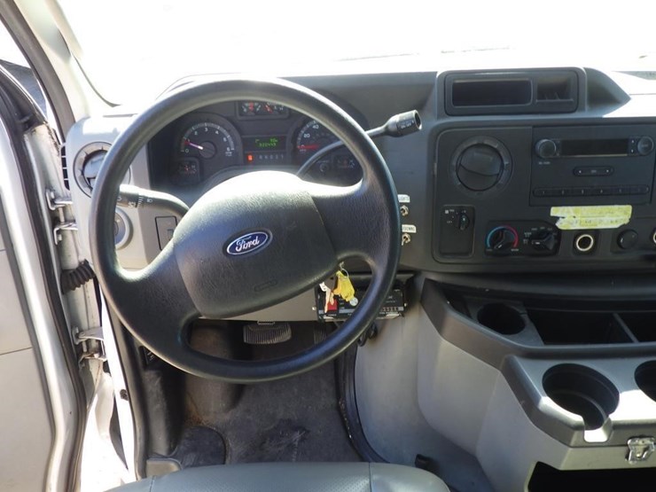 2009-ford-econoline-350-image-10