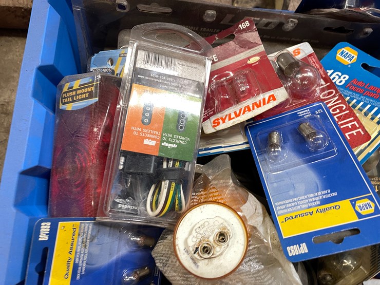 #2541-•-crate-of-trailer-lights-and-wires-(columbia-heights,-mn)-image-7