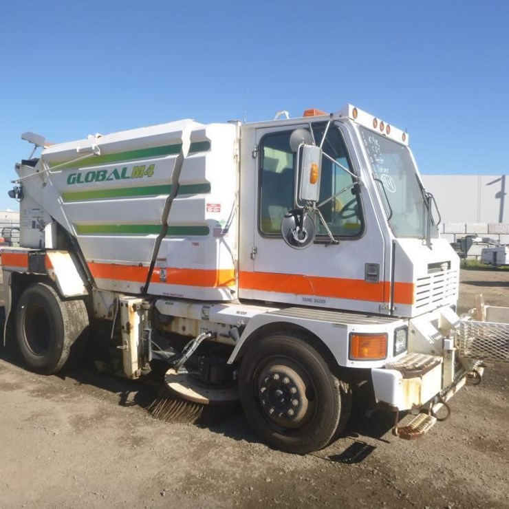 2014 GLOBAL M4 SWEEPER