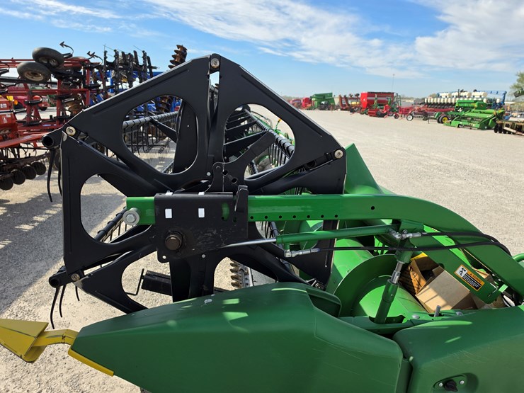 2013-john-deere-625f-image-13