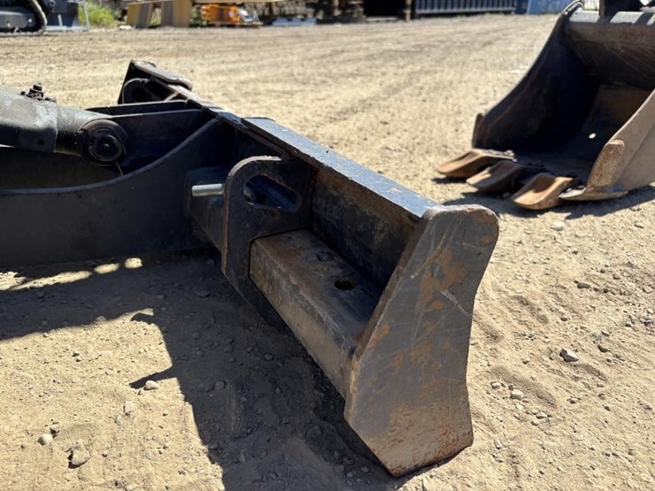 2020-bobcat-e10-image-12