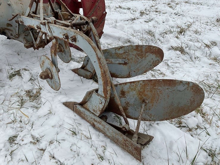 fordson-with-mounted-plow-image-29