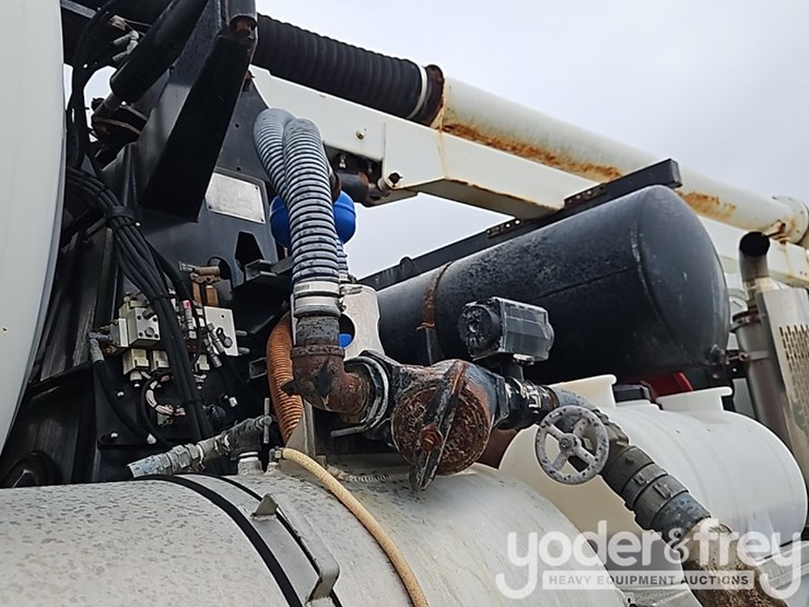 2004-international-7400-image-28