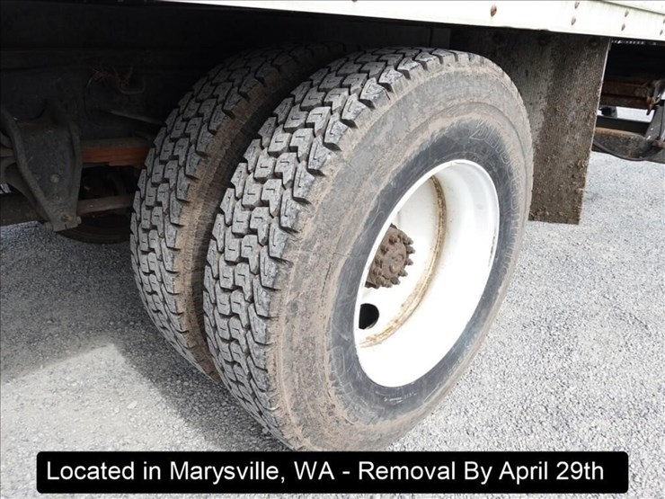 2009-hino-268-image-12