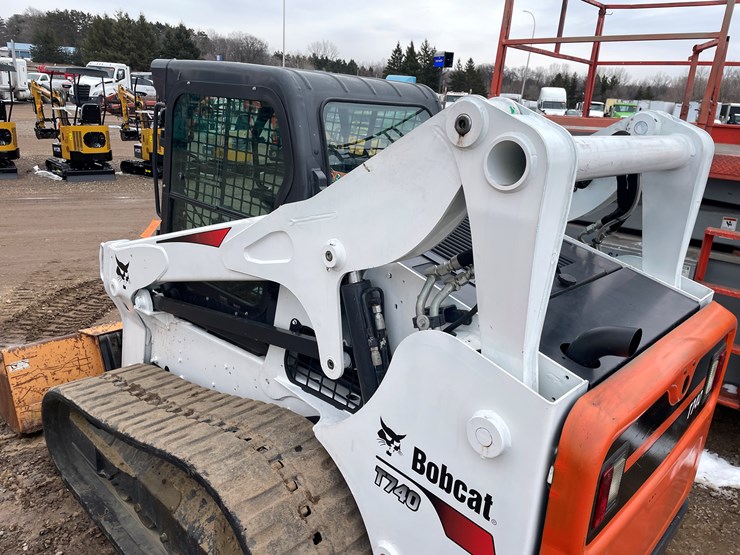 2018-bobcat-t740-image-11