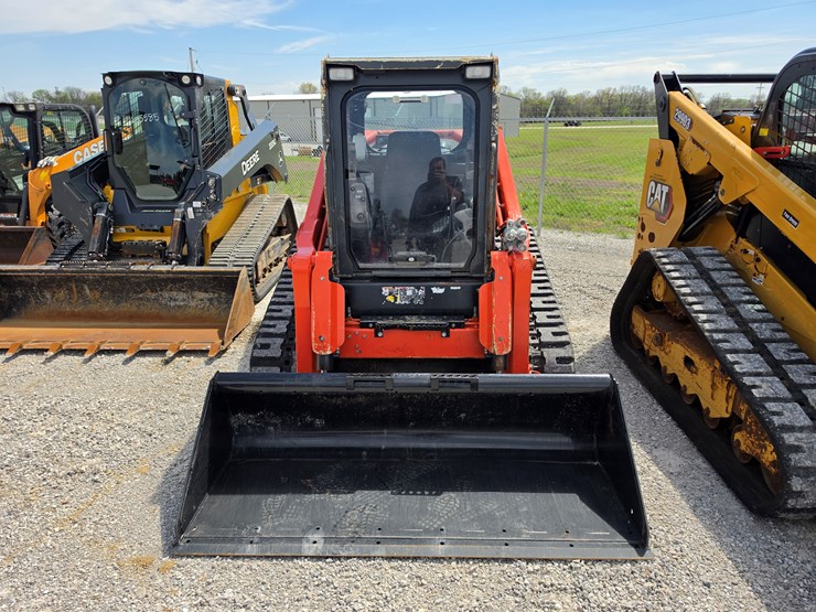 2021-kubota-svl97-2-image-2
