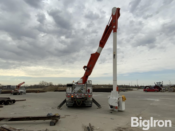 2014-freightliner-m2-106-image-6