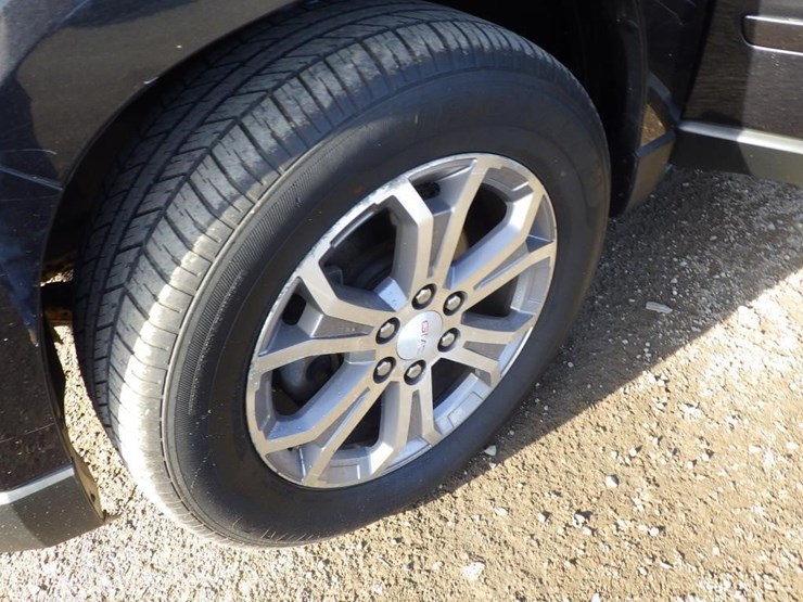 2013-gmc-acadia-image-13