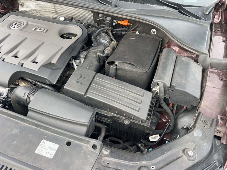 2014-volkswagen-passat-tdi-image-78