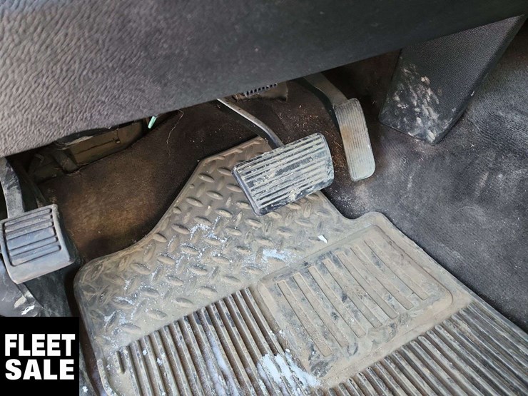 2011-chevrolet-silverado-1500-image-16