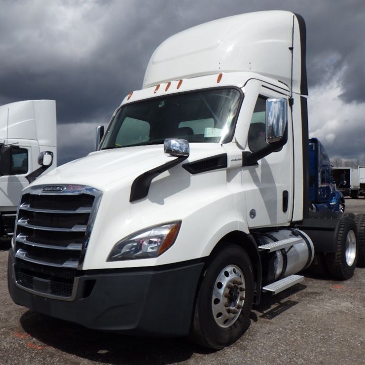 2021 FREIGHTLINER CASCADIA 116