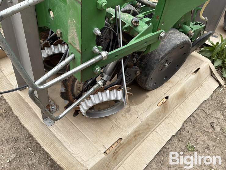 john-deere-12-image-16