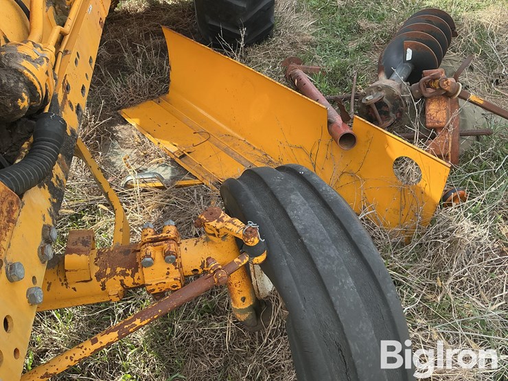 minneapolis-moline-4250-6-2wd-tractor-image-13