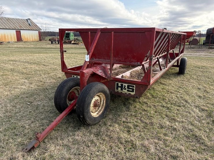 h&s-20'-tricycle-front-feeder-wagon-image-2