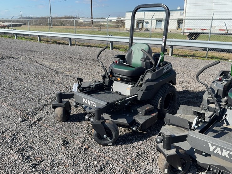 #4082-•-yakta-yxr-320-zero-turn-mower-image-1