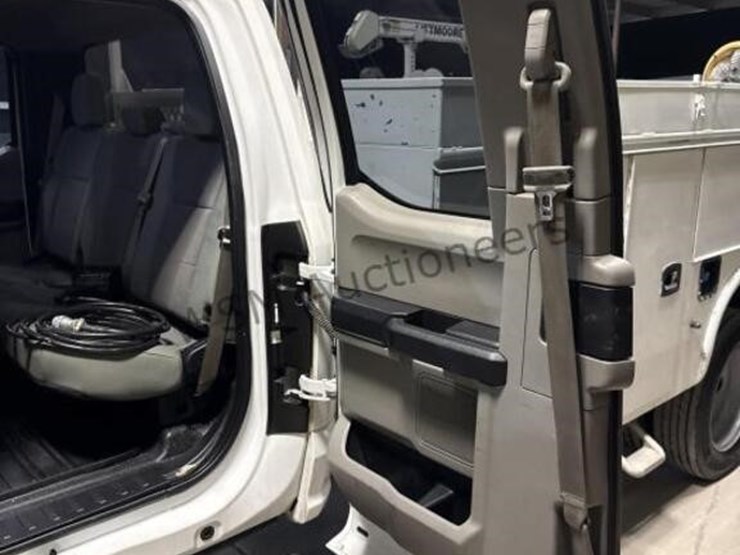 2017-ford-f550-image-34