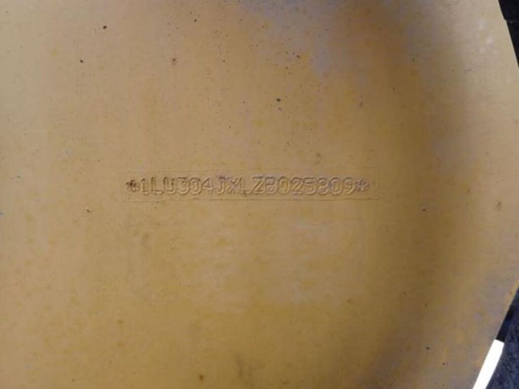 2011-deere-304j-image-9