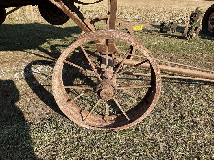 john-deere-threshing-machine-with-hart-feeder-image-35