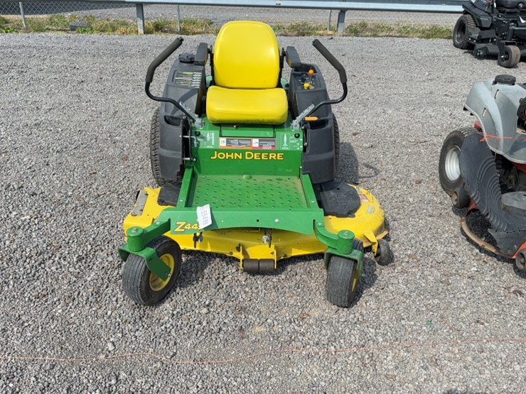 #4063-•-john-deere-eztrak-zero-turn-mower-image-2