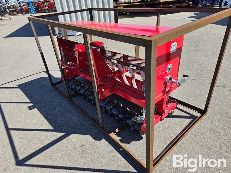 2025-massey-ferguson-730-image-1