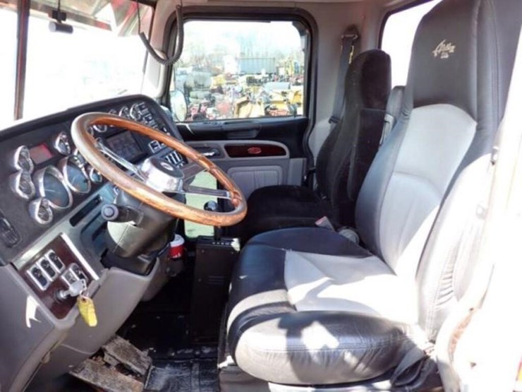 2014-peterbilt-389-image-22