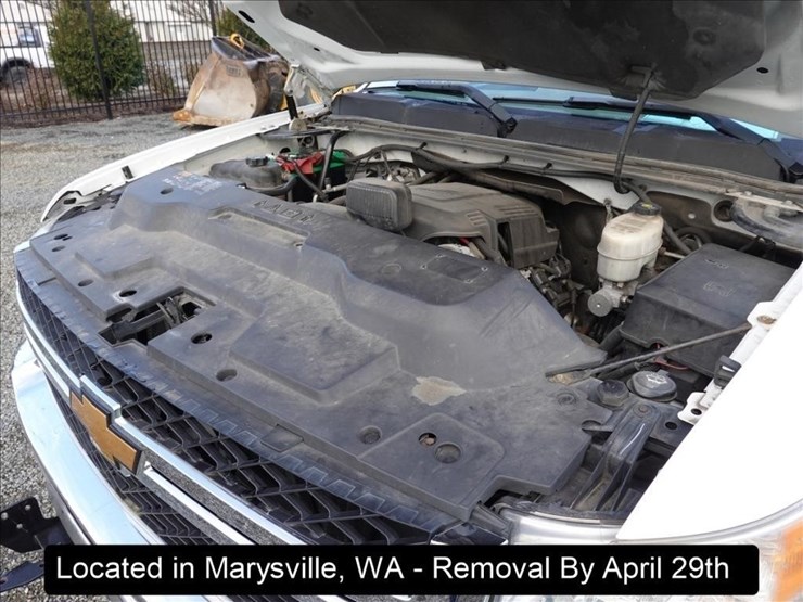 2014-chevrolet-3500-image-26