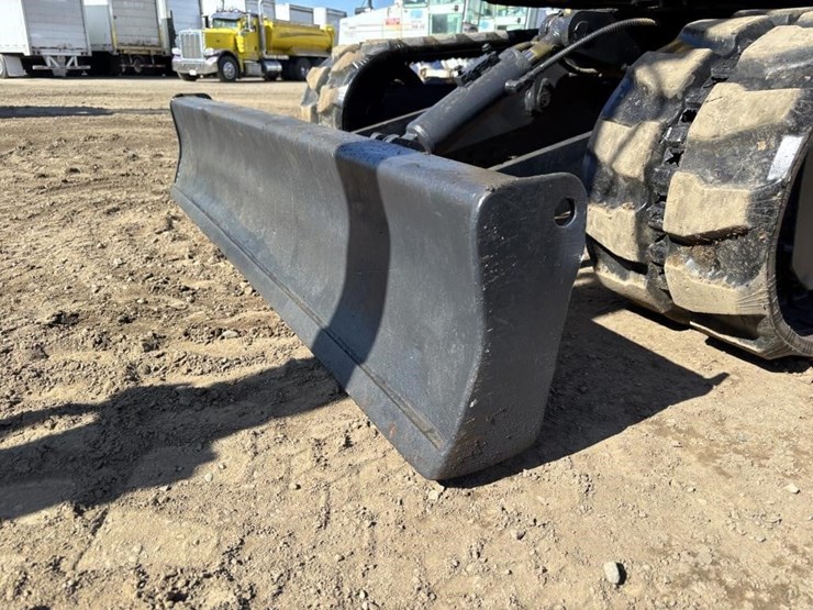 komatsu-pc28uu-2-image-9