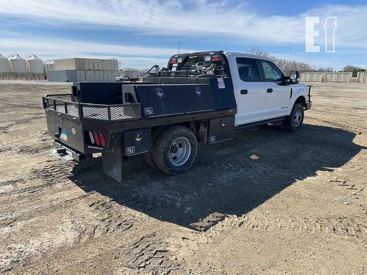 2021-ford-f350-xl-image-4