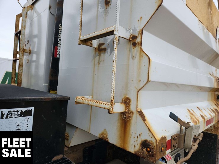 2018-freightliner-m2-106-image-40