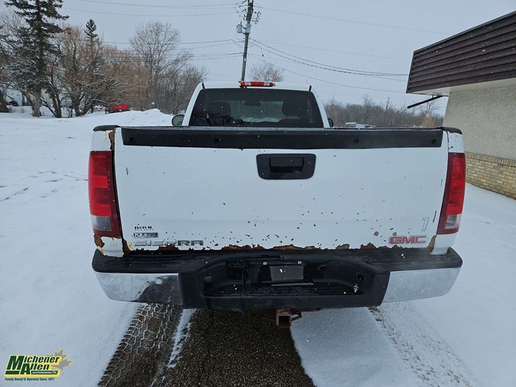 2010-gmc-sierra-1500-image-8