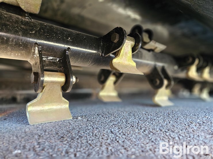 2025-massey-ferguson-730-image-17