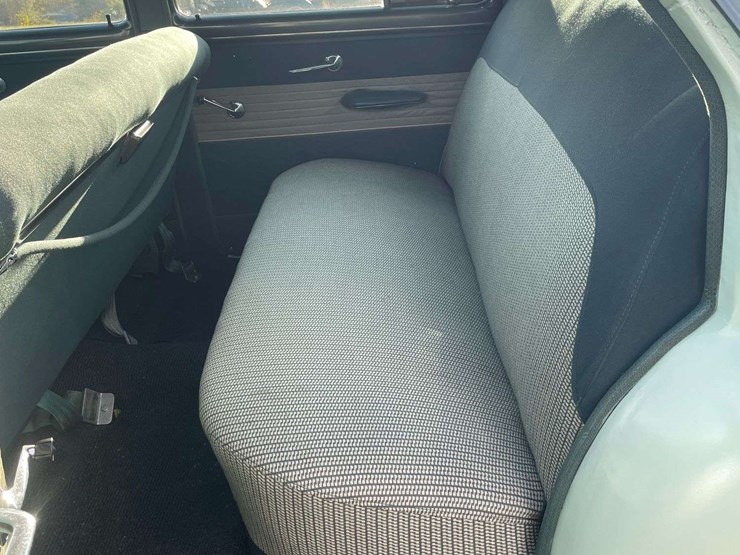 1953-ford-customline-sedan-image-57