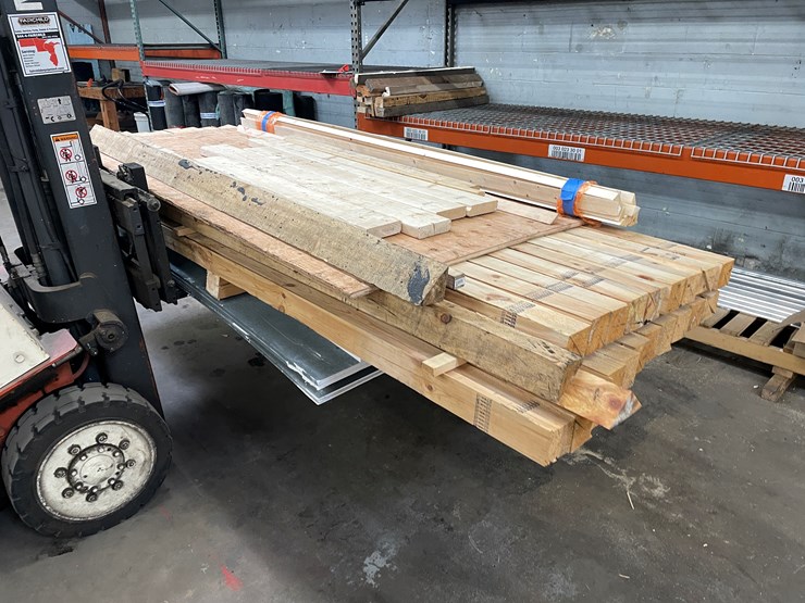 #2558-•-pallet-of-building-material-(columbia-heights,-mn)-image-3