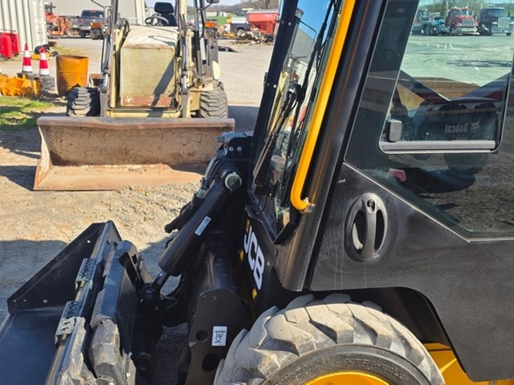 2024-jcb-215-image-30