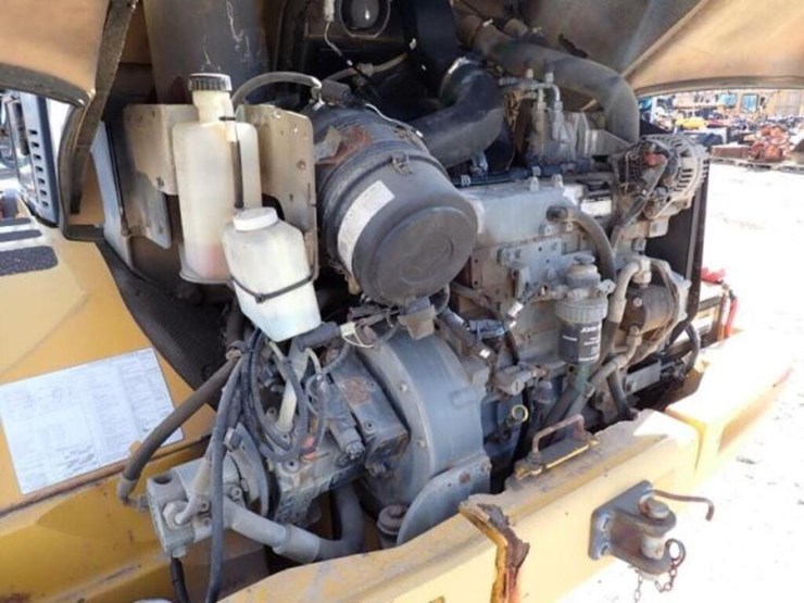 2011-deere-304j-image-56