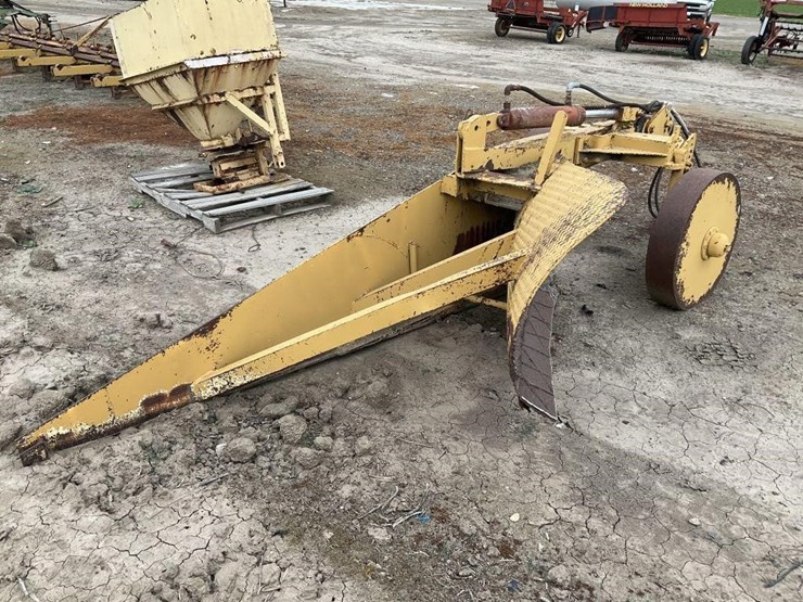 custom-1-way-pull-v-ditcher-image-6